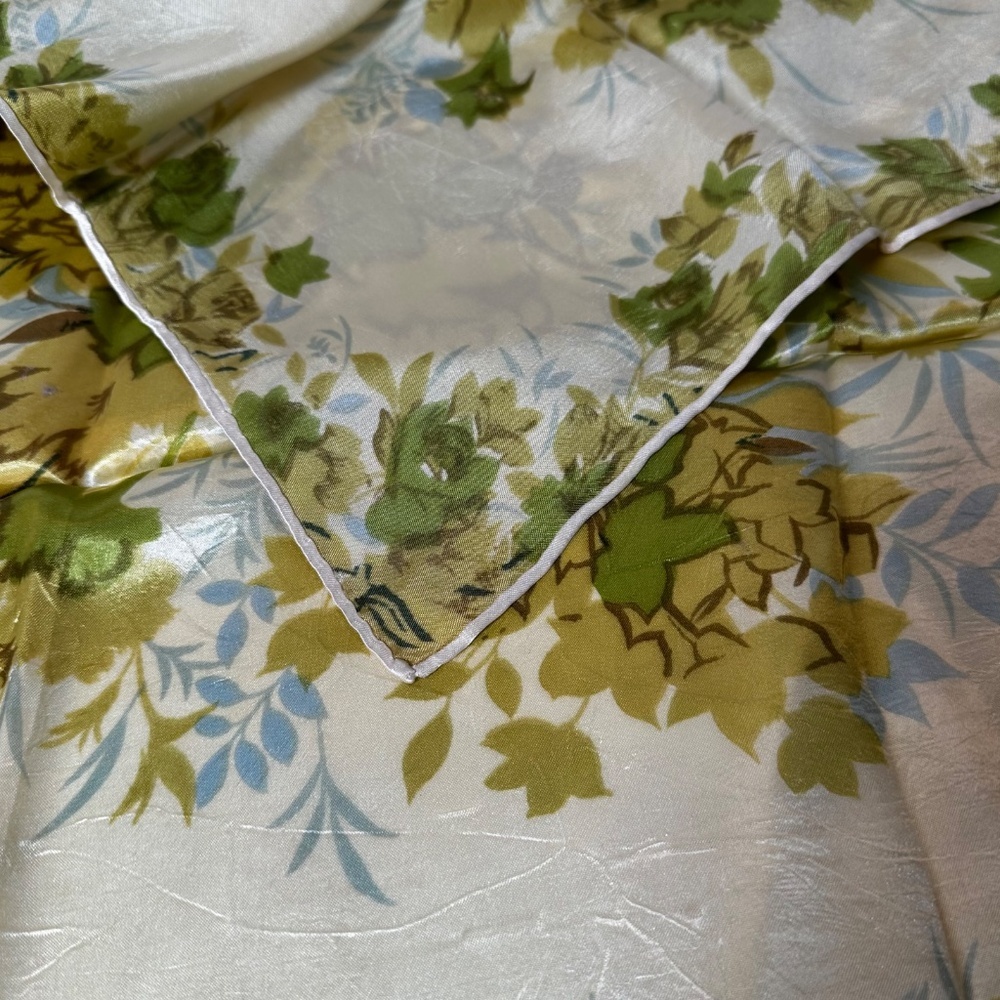 ✨ 3 for $45 ✨ Vintage Floral Square Scarf 28” Olive Green Gold Cottagecore Retro